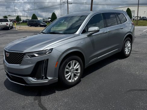 Used 2025 Cadillac XT6 Luxury FWD image 2