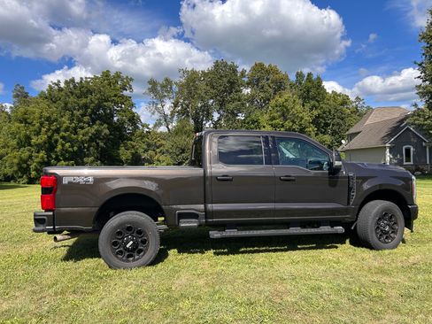 Used 2024 Ford F350 Lariat w/ Lariat Ultimate Package AWD/4WD image 9