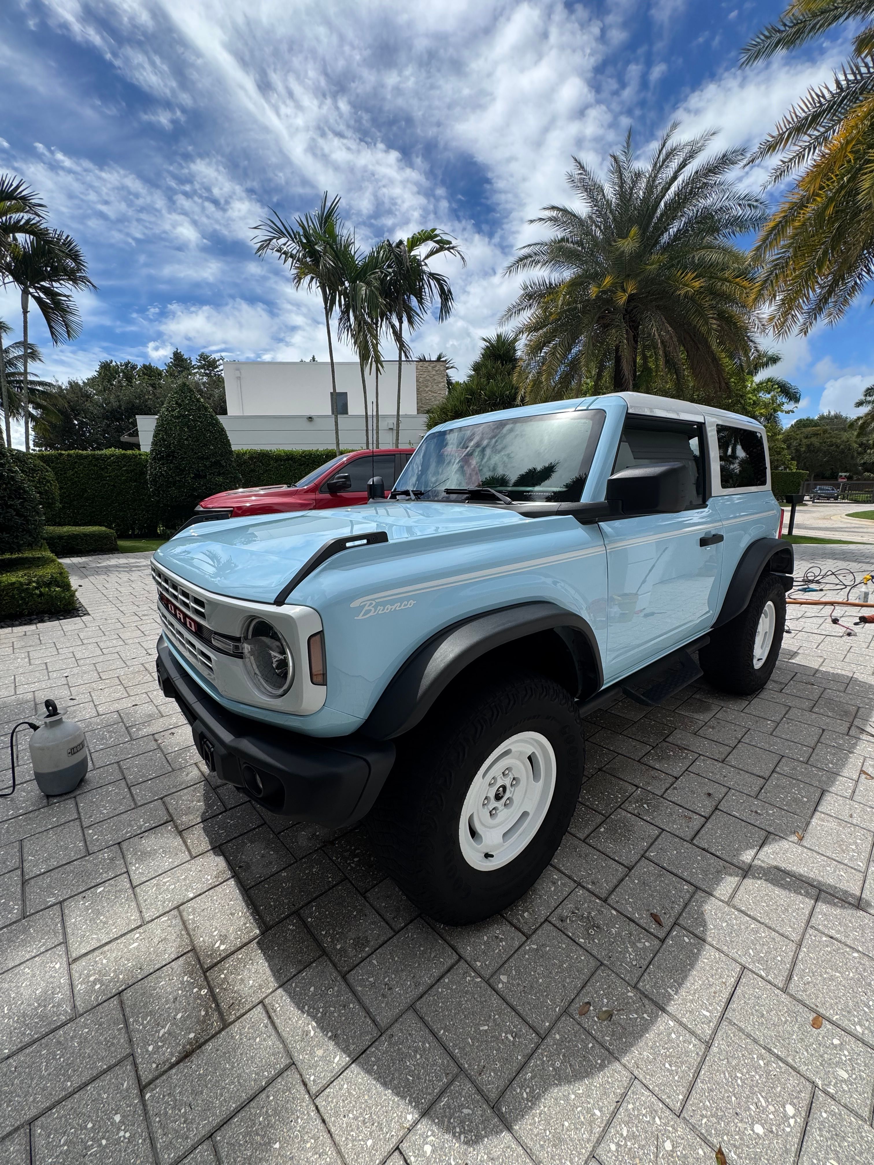 Used 2024 Ford Bronco Heritage Edition AWD/4WD image 1