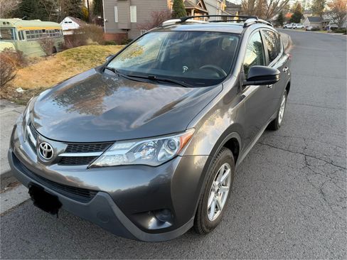 Used 2014 Toyota RAV4 LE image 1