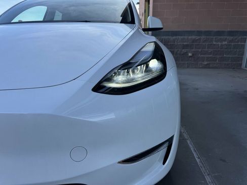 Used 2023 Tesla Model Y Performance image 12