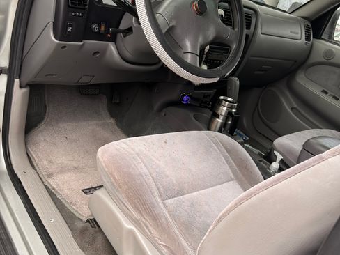 Used 2002 Toyota Tacoma PreRunner w/ SR5 Pkg w/ Chrome Pkg RWD image 2