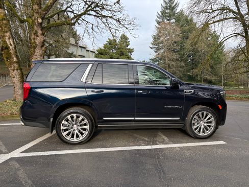 Used 2021 GMC Yukon Denali w/ Denali Premium Package image 4