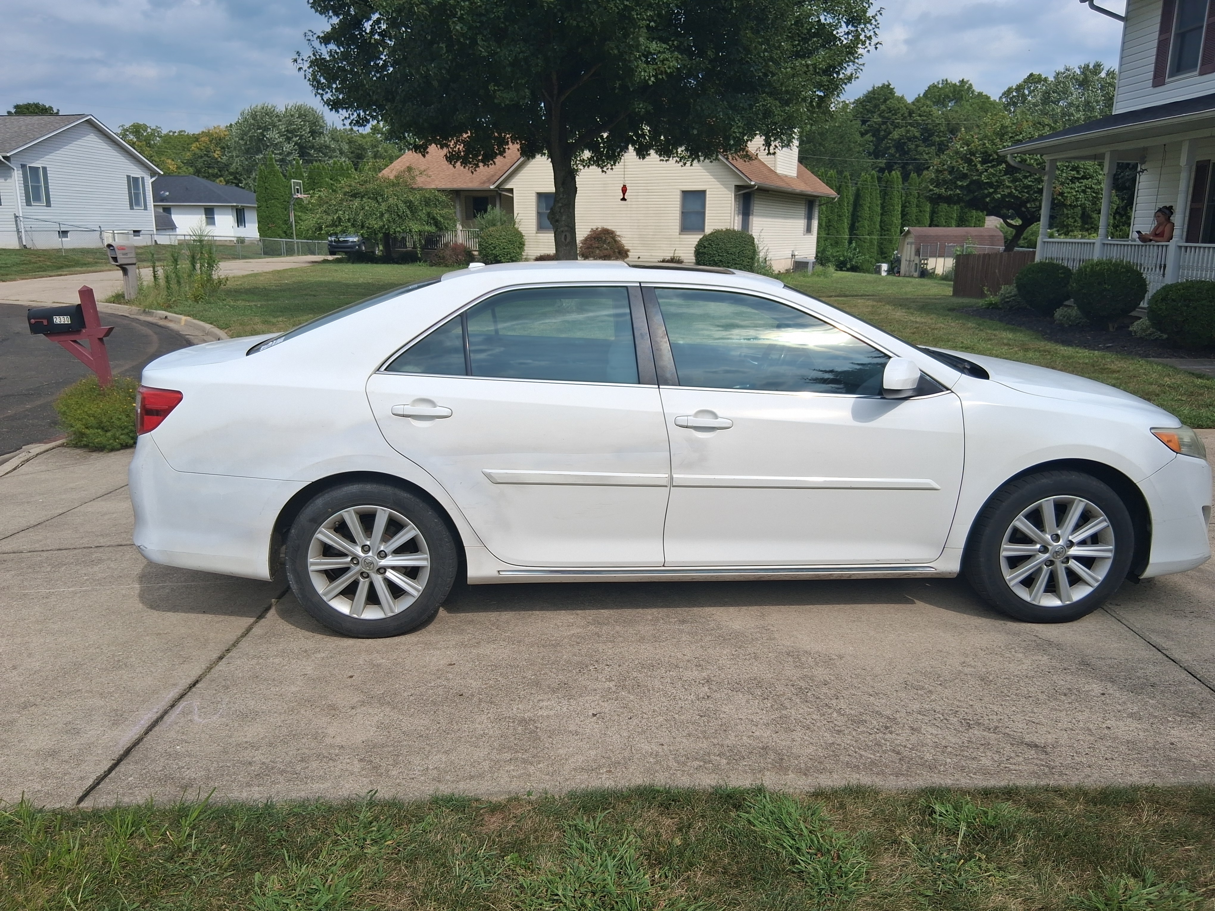 Used 2014 Toyota Camry XLE FWD image 1