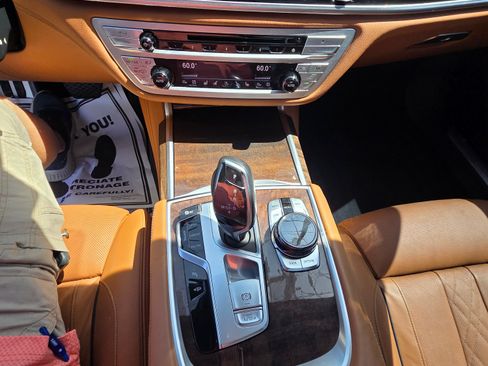 Used 2018 BMW 750i RWD image 13