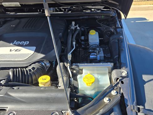 Used 2018 Jeep Wrangler Sport image 25