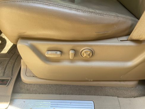 Used 2011 Cadillac Escalade EXT Luxury AWD/4WD image 28