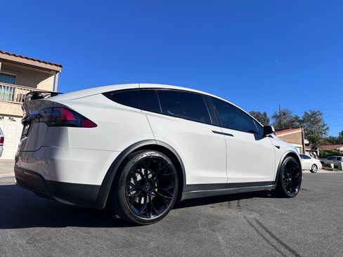 Used 2018 Tesla Model X 75D image 5