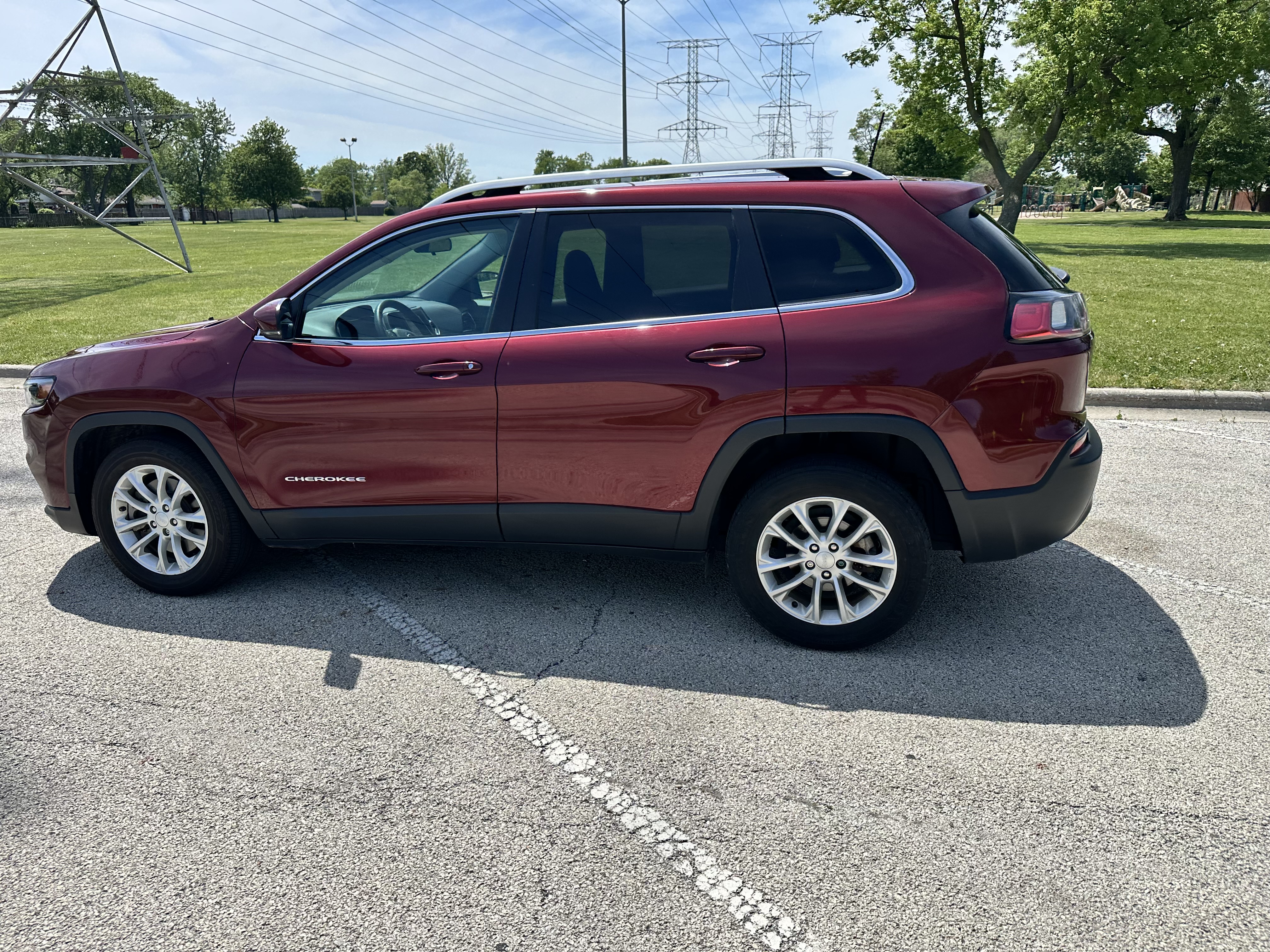 Used 2019 Jeep Cherokee Latitude w/ Cold Weather Group FWD image 6