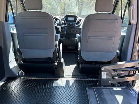 Used 2018 Ford Transit 150 XLT RWD image 6