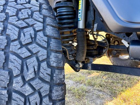 Used 2022 Jeep Wrangler Sport image 9