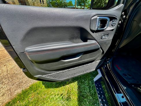 Used 2021 Jeep Gladiator Rubicon AWD/4WD image 12