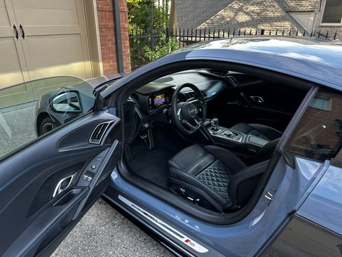 Used 2021 Audi R8 V10 w/ Premium Package image 6