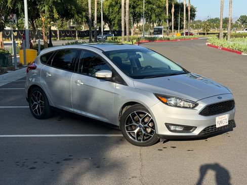 Used 2017 Ford Focus SEL FWD image 1