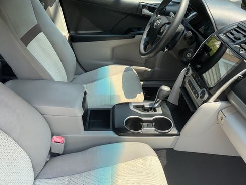 Used 2014 Toyota Camry FWD image 8