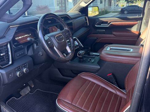 Used 2022 GMC Sierra 1500 Denali Ultimate AWD/4WD image 9