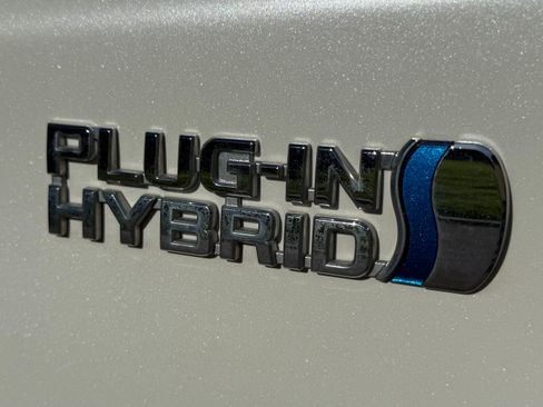 Used 2014 Toyota Prius Plug-In Hybrid image 5