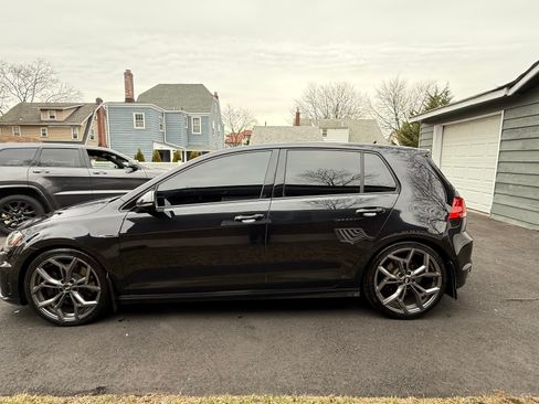 Used 2017 Volkswagen Golf 4-Door AWD/4WD image 9
