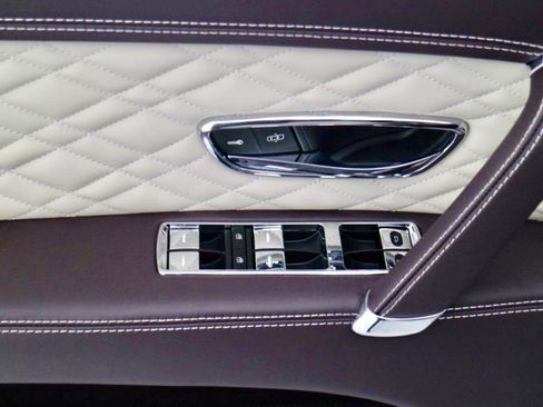 Used 2017 Bentley Flying Spur W12 image 5