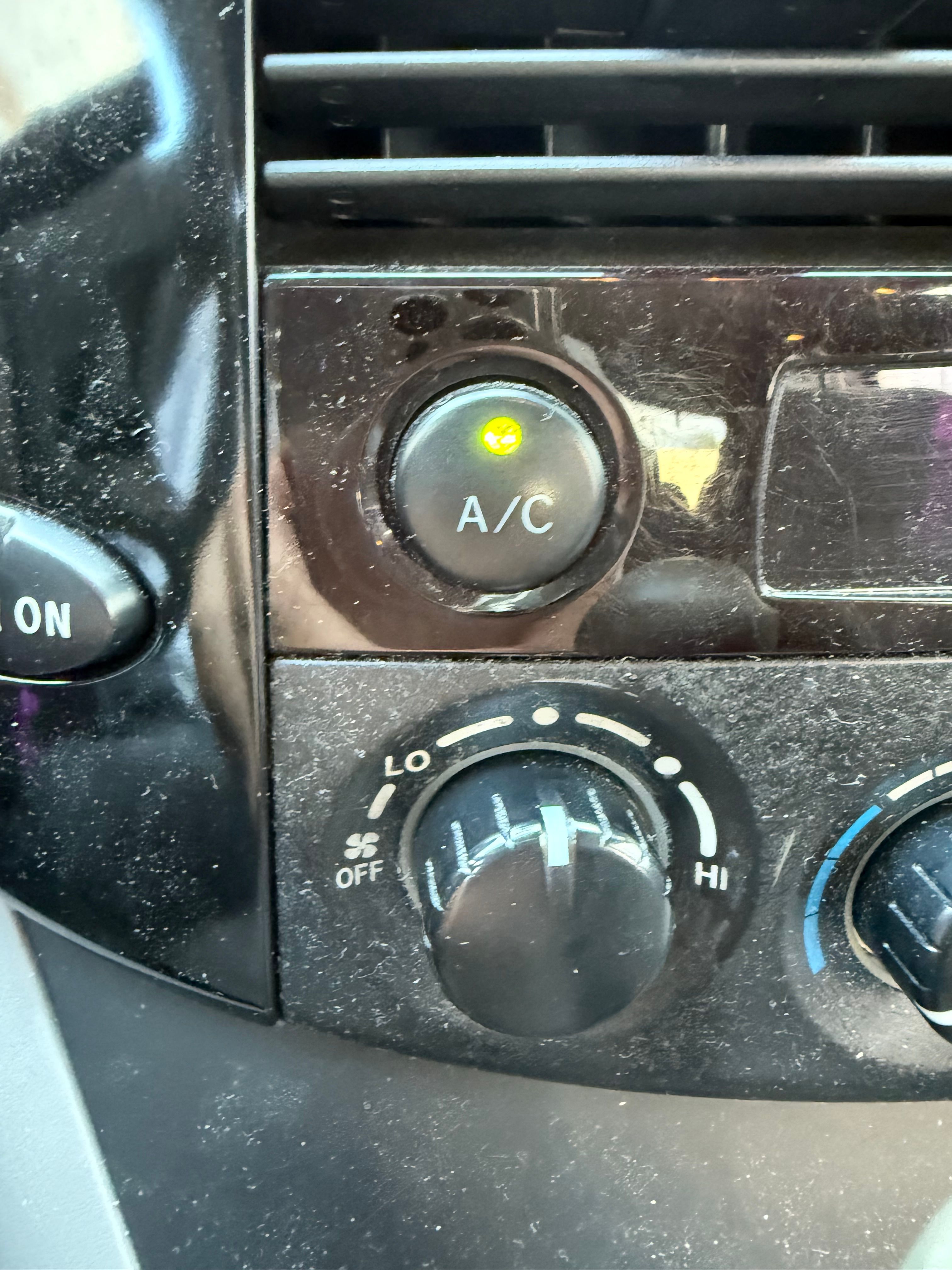 Used 2004 Toyota Sienna LE FWD image 23