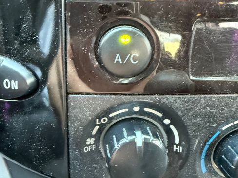 Used 2004 Toyota Sienna LE FWD image 23