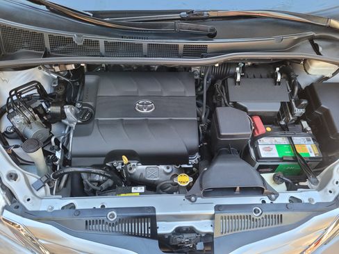 Used 2015 Toyota Sienna Limited Premium image 24