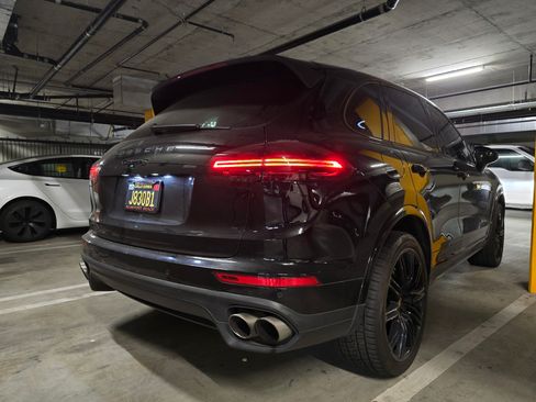 Used 2017 Porsche Cayenne S Platinum image 14