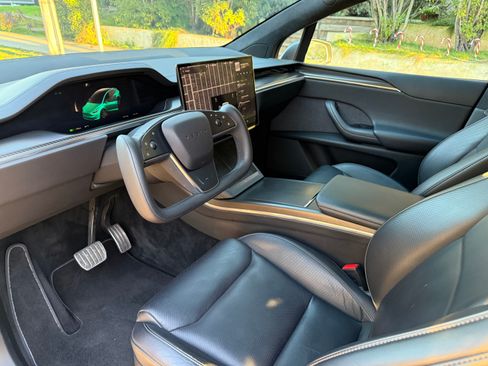 Used 2022 Tesla Model X Plaid image 28