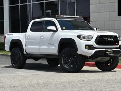 Used 2017 Toyota Tacoma TRD Off-Road w/ Tow Package (A/T)