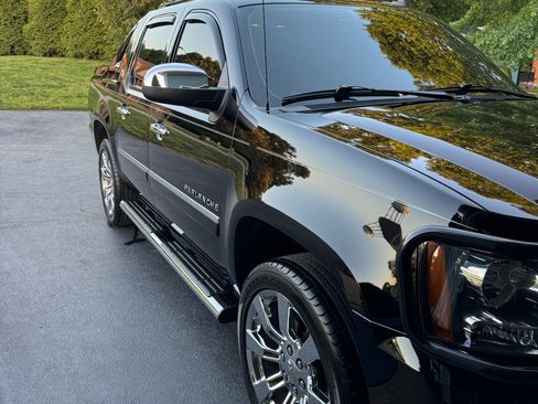 Used 2013 Chevrolet Avalanche LTZ AWD/4WD image 1