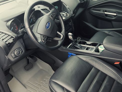 Used 2019 Ford Escape Titanium image 4