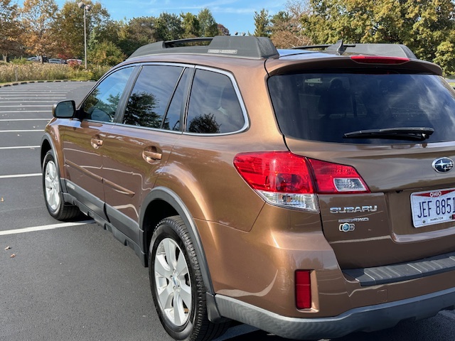 Used 2012 Subaru Outback 2.5i Limited w/ Moonroof Pkg AWD/4WD image 9