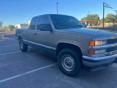 Used 1998 Chevrolet Silverado 1500 4x4 Extended Cab w/ Preferred Equipment Group 2 image 4