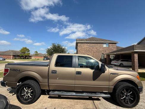 Used 2012 Ford F150 XLT w/ XLT Chrome Pkg image 6