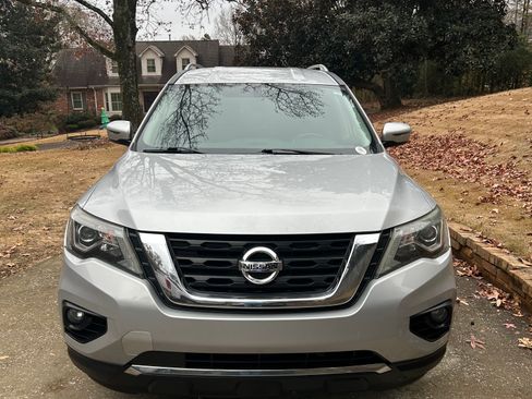 Used 2019 Nissan Pathfinder SV image 11