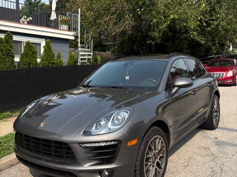 Used 2018 Porsche Macan Sport Edition AWD/4WD image 2