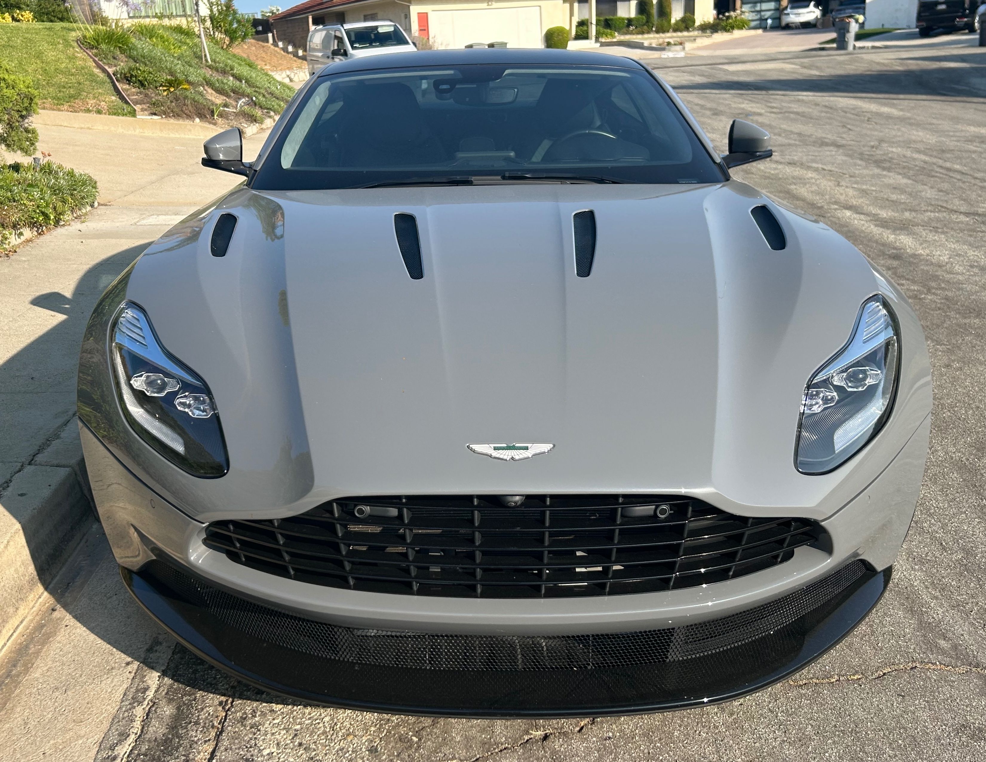 Used 2018 Aston Martin DB11 V12 RWD image 2