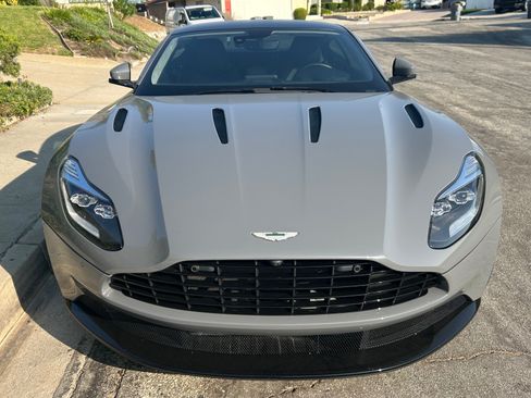 Used 2018 Aston Martin DB11 V12 RWD image 2
