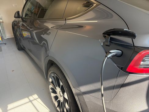 Used 2023 Tesla Model Y Long Range AWD/4WD image 20