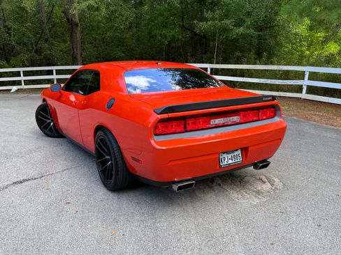 Used 2009 Dodge Challenger SRT8 w/ SRT Option Group II RWD image 4