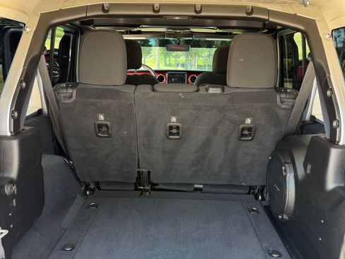 Used 2018 Jeep Wrangler Unlimited Rubicon AWD/4WD image 17