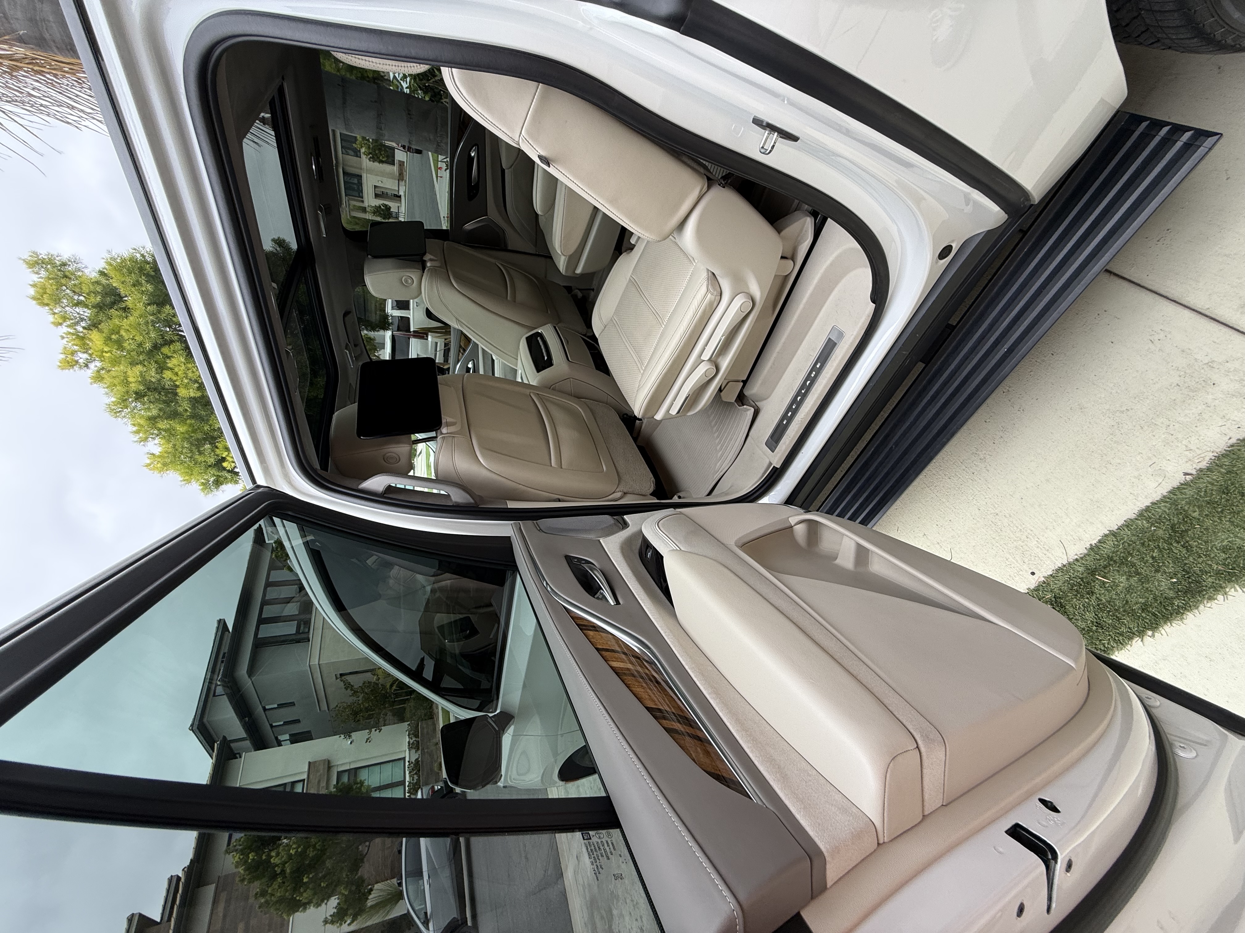 Used 2021 Cadillac Escalade ESV Sport Platinum AWD/4WD image 17