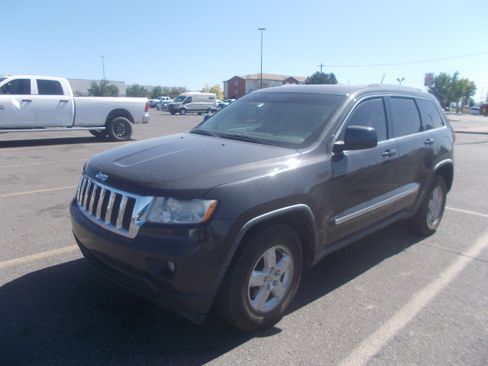 Used 2011 Jeep Grand Cherokee Laredo image 1