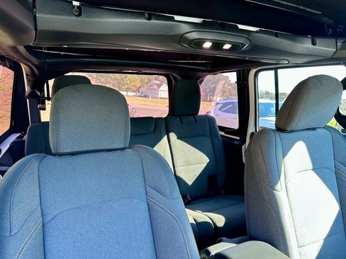 Used 2024 Jeep Wrangler Unlimited Sport image 13