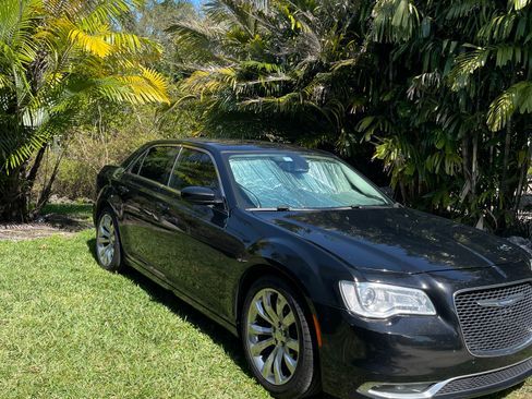 Used 2017 Chrysler 300 Limited w/ Value Package image 1