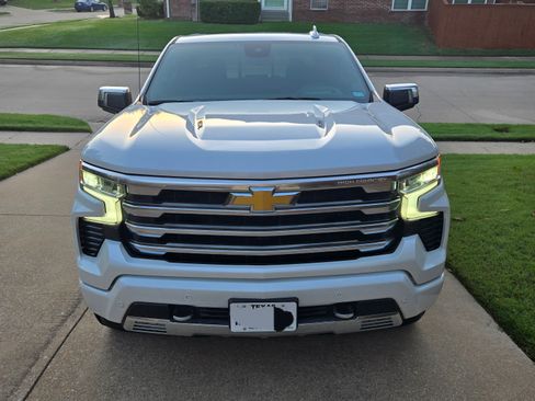 Used 2025 Chevrolet Silverado 1500 High Country AWD/4WD image 4