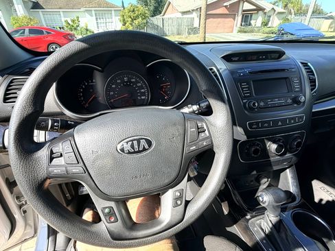 Used 2015 Kia Sorento LX image 13