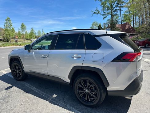 Used 2019 Toyota RAV4 XLE w/ Carpet Mat Package AWD/4WD image 7