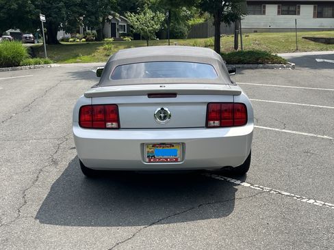 Used 2007 Ford Mustang Convertible RWD image 5