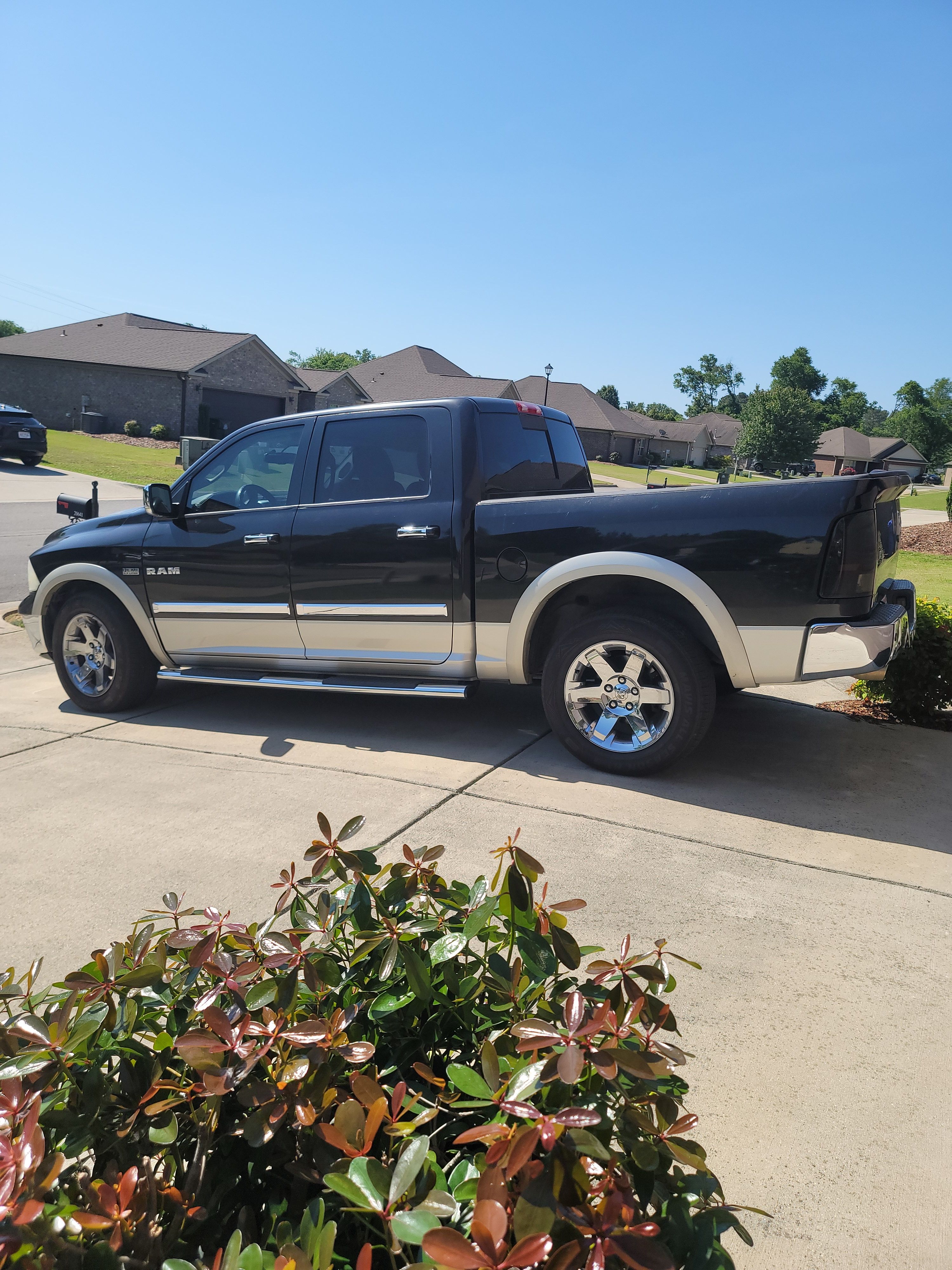 Used 2010 Dodge Ram 1500 Truck Laramie w/ Chrome Accents Group RWD image 10